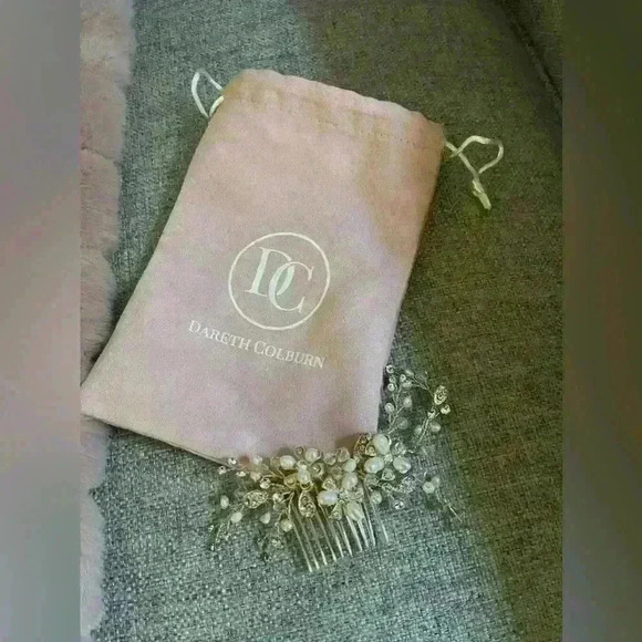 Dareth Colburn Wedding Hair Pin - Picture 1 of 3